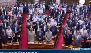 Grèce : les nouveaux députés prêtent serment