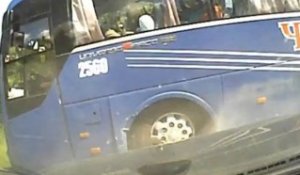 Accident : Deux voitures et un bus en Russie