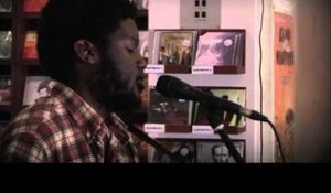 Michael Kiwanuka - Bones (Live)