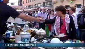 Martine Aubry chine à la braderie de Lille