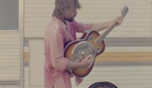 Angus Stone "Wooden Chair" [Official video]