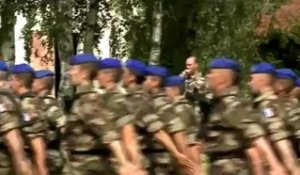 96 gendarmes déployés en Afghanistan défilent sur les Champs Elysées