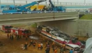 Corée du Sud : un bus tombe d'un pont et tue 12 personnes