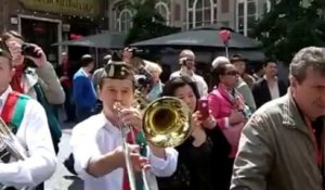 La Parade des Geants - Manneken Pis, Bruxelles