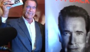 Arnold Schwarzenegger veut casser vos miroirs