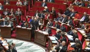 UMP : Nicolas Sarkozy agit en coulisses