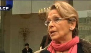 Reportages : "Madame partez !" demande l'opposition à MAM