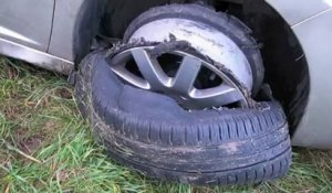 Airion: le pneu d'une voiture éclate