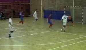 Une roulette sublime "à la Falcão" en Futsal Hongrois  !