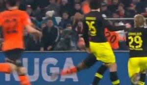 Douglas Costa marque un but superbe avec le Shakhtar face au Borussia Dortmund