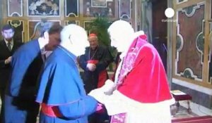 Les cardinaux saluent Benoît XVI