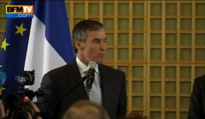 Passation de pouvoir à Bercy: Cahuzac souhaite "bonne chance" à Cazeneuve - 20/03