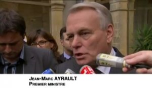 Ayrault dénonce les attaques de l'UMP contre les juges