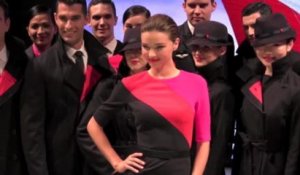 Miranda Kerr passe de la lingerie de Victoria's Secret aux uniformes de Qantas