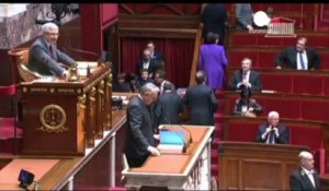 Le parlement français vote pour la prolongation de la...