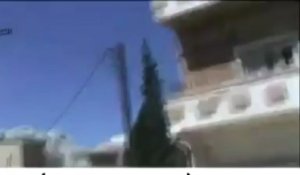 Syrie : l'aviation bombarde une ville à la frontière libanaise