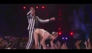 Parodie breaking bad/Miley Cyrus : Hank et Marie regardent The Video Music Awards