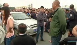 Chine : les familles manifestent après l'incendie...