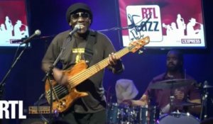 Richard Bona - Suninga en live dans RTL Jazz Festival présenté par Jean-Yves Chaperon