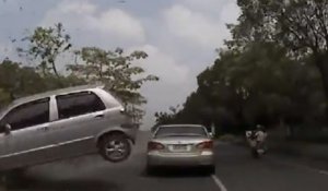 Terrible accident de voiture en Chine