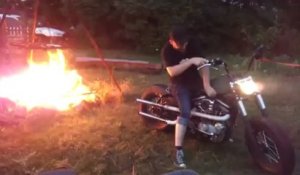 Allumer un feu avec une Harley