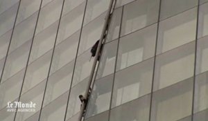 Six militantes de Greenpeace escaladent un gratte-ciel à Londres