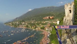 Red Bull Cliff Diving World Series 2013 -- Action Clip -- Italy, Malcesine