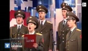 Les choeurs de l'Armée Rouge chantent Adele à la TV russe
