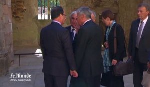 A Oradour-sur-Glane, François Hollande main dans la main avec Joachim Gauck