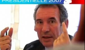 Présidentielle 2007 - Bayrou face aux lecteurs du Parisien: Trop de profs à l'Education nationale ?