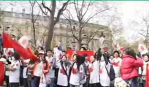 Les Chinois pro JO manifestent à Paris