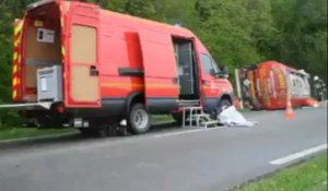 Beugnies : Un camion transportant du gasoil se renverse sur la chaussée