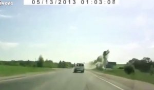 Une voiture s'envole après un gros crash en russie!