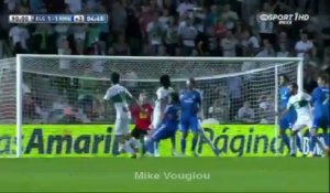 Football : Pepe fait une prise de judo sur son défenseur... et obtient un penalty !