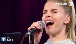 London Grammar chante "Wasting My Young Years" en live