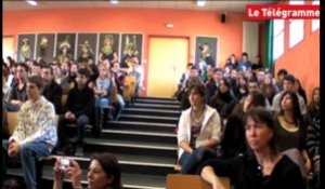 Morlaix. Stéphane Hessel en conférence au lycée de Suscinio