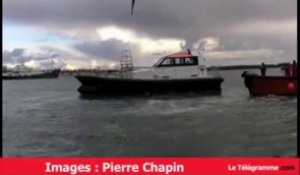 Lorient. Le bateau fait un 360