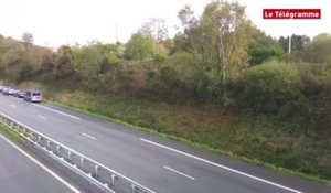 Pont-de-Buis (29). Démontage du portique écotaxe