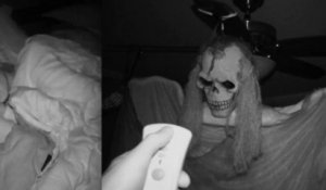 Halloween : il terrorise sa copine pendant son sommeil !