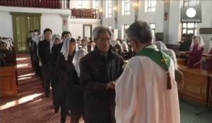 Des catholiques sud-coréens assistent à une messe à Pyongyang