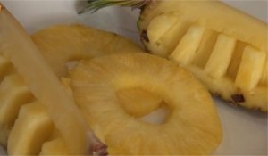 Comment découper un ananas en pirogue ? - 750 Grammes