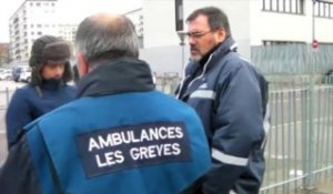 Les ambulanciers manifestent contre la hausse de la TVA