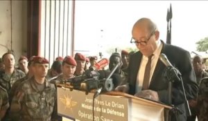 Centrafrique : Le Drian demande aux soldats français "d'enrayer la spirale d'exactions"