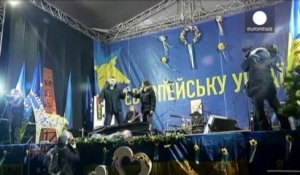 Ukraine : L'opposition conspue les oligarques