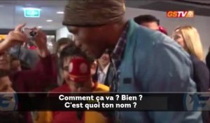 Insolite : Didier Drogba en mode Père Noël pour les jeunes fans de Galatasaray !