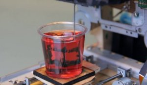 Imprimante 3D faite maison: Dans un verre de gelée!