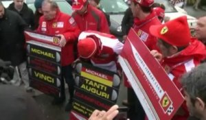 Les fans de Ferrari au chevet de Michael Shumacher