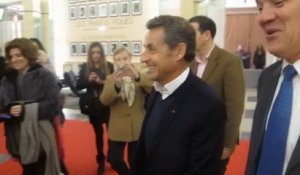 Bain de foule de Nicolas Sarkozy au Touquet avant le concert de Carla Bruni.