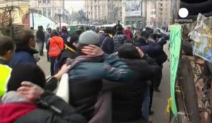 Face-à-face tendu en Ukraine sur fond d'immobilisme politique