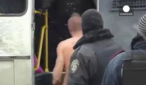 Brutalité policière : filmé nu comme une bête de foire